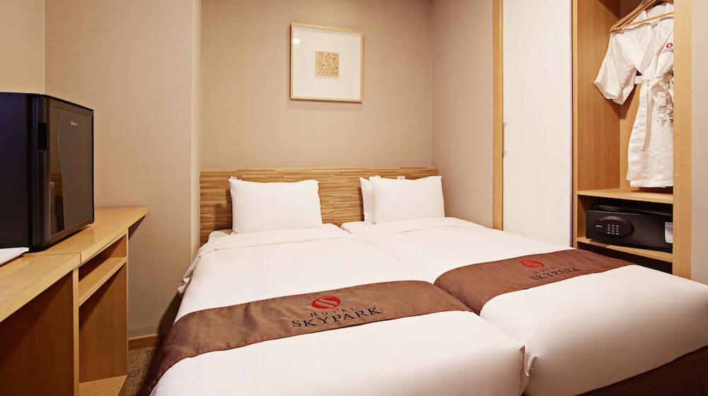 Hotel Skypark Myeongdong 3 Сеул Екстериор снимка