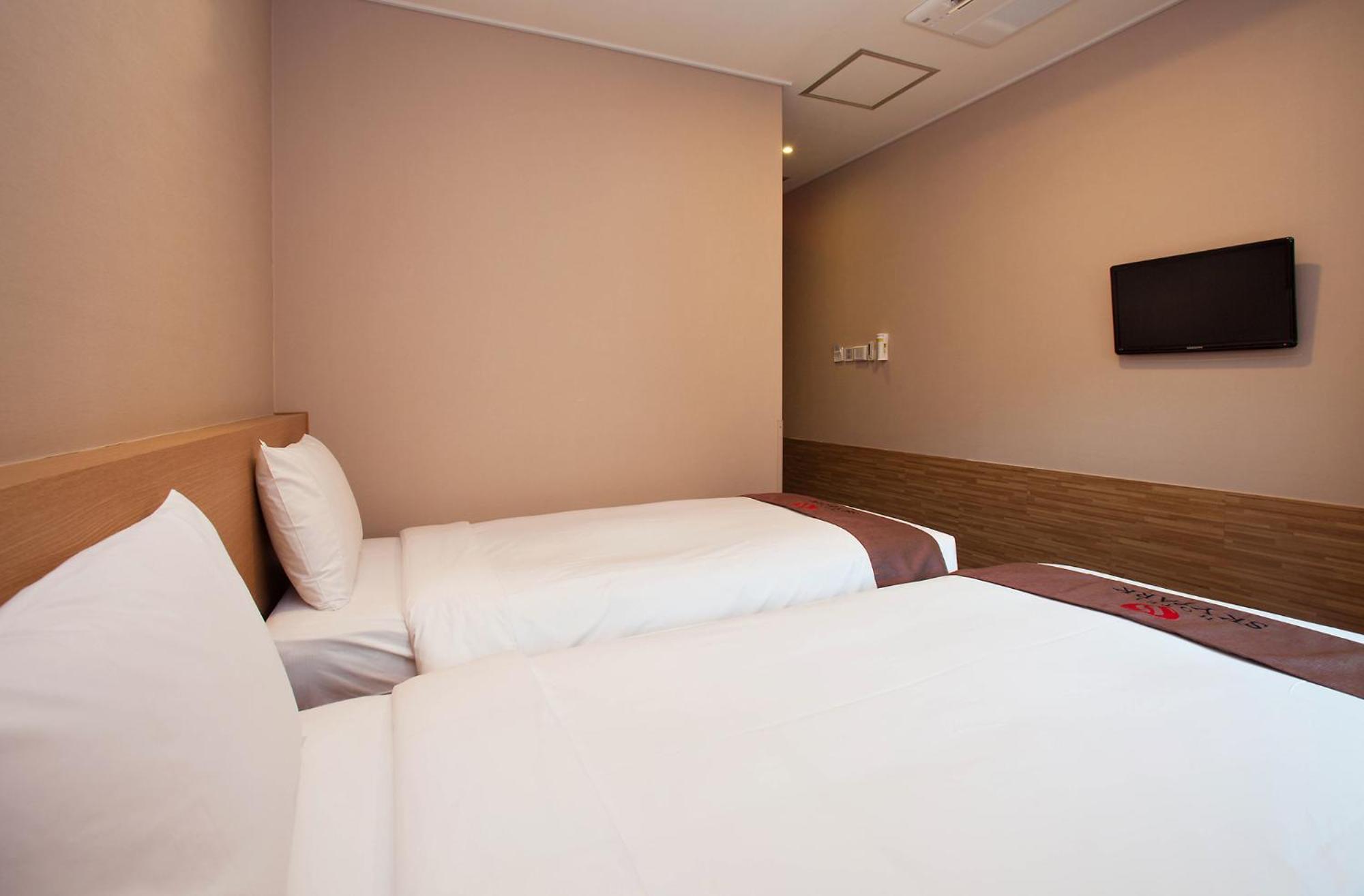 Hotel Skypark Myeongdong 3 Сеул Екстериор снимка