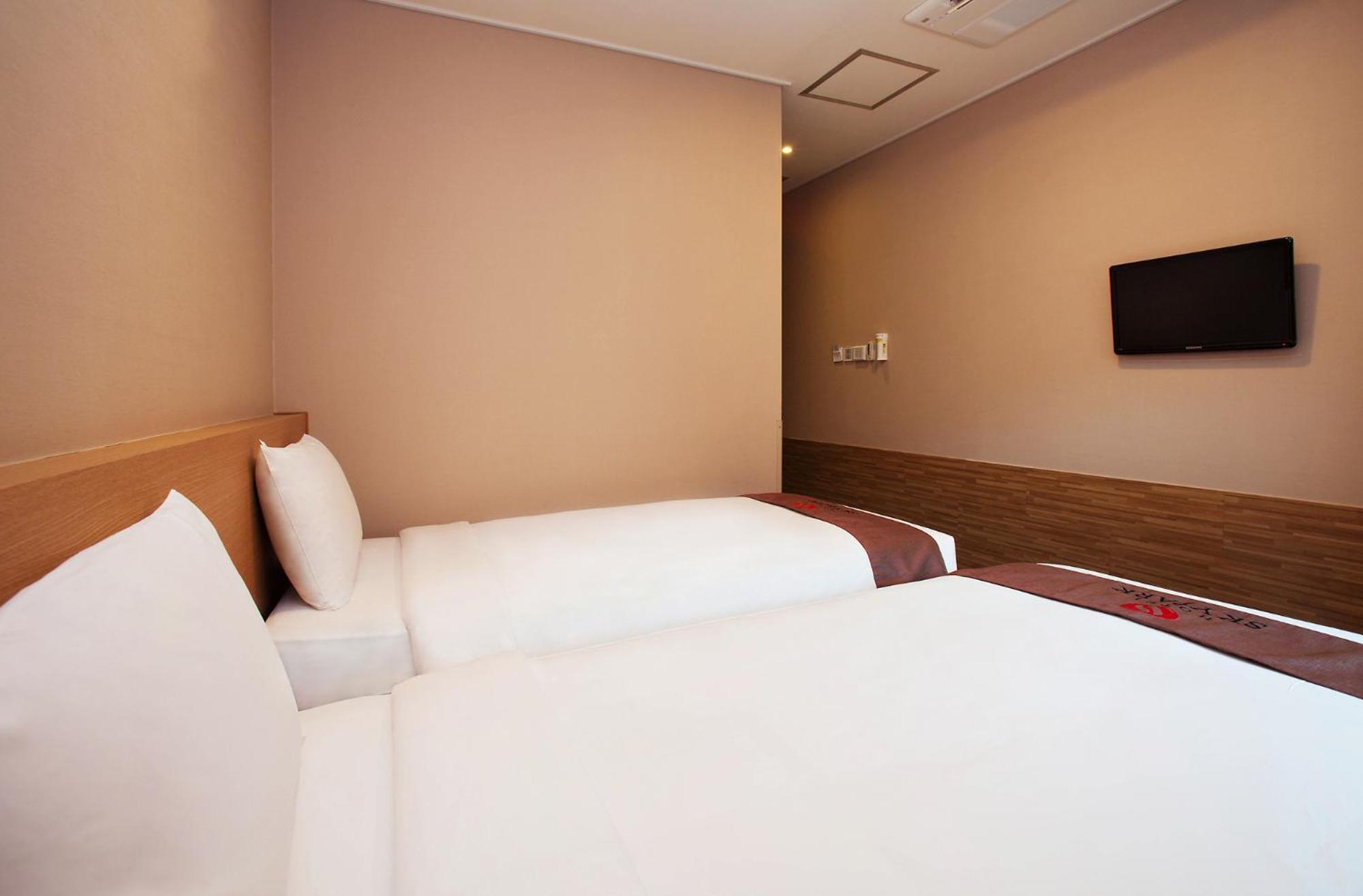 Hotel Skypark Myeongdong 3 Сеул Екстериор снимка