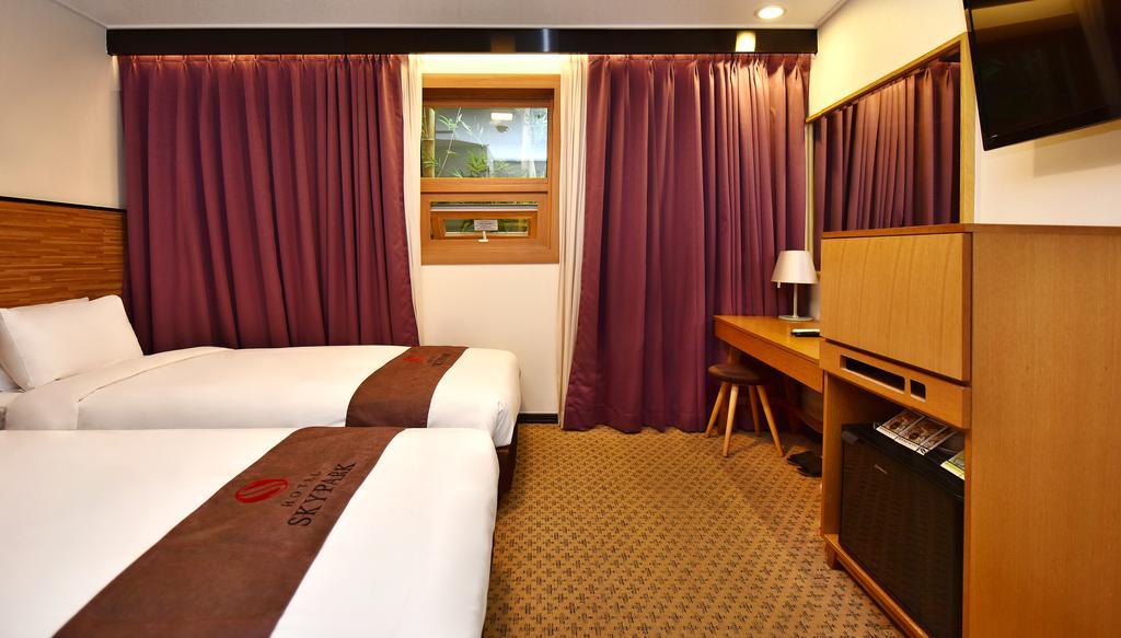 Hotel Skypark Myeongdong 3 Сеул Стая снимка